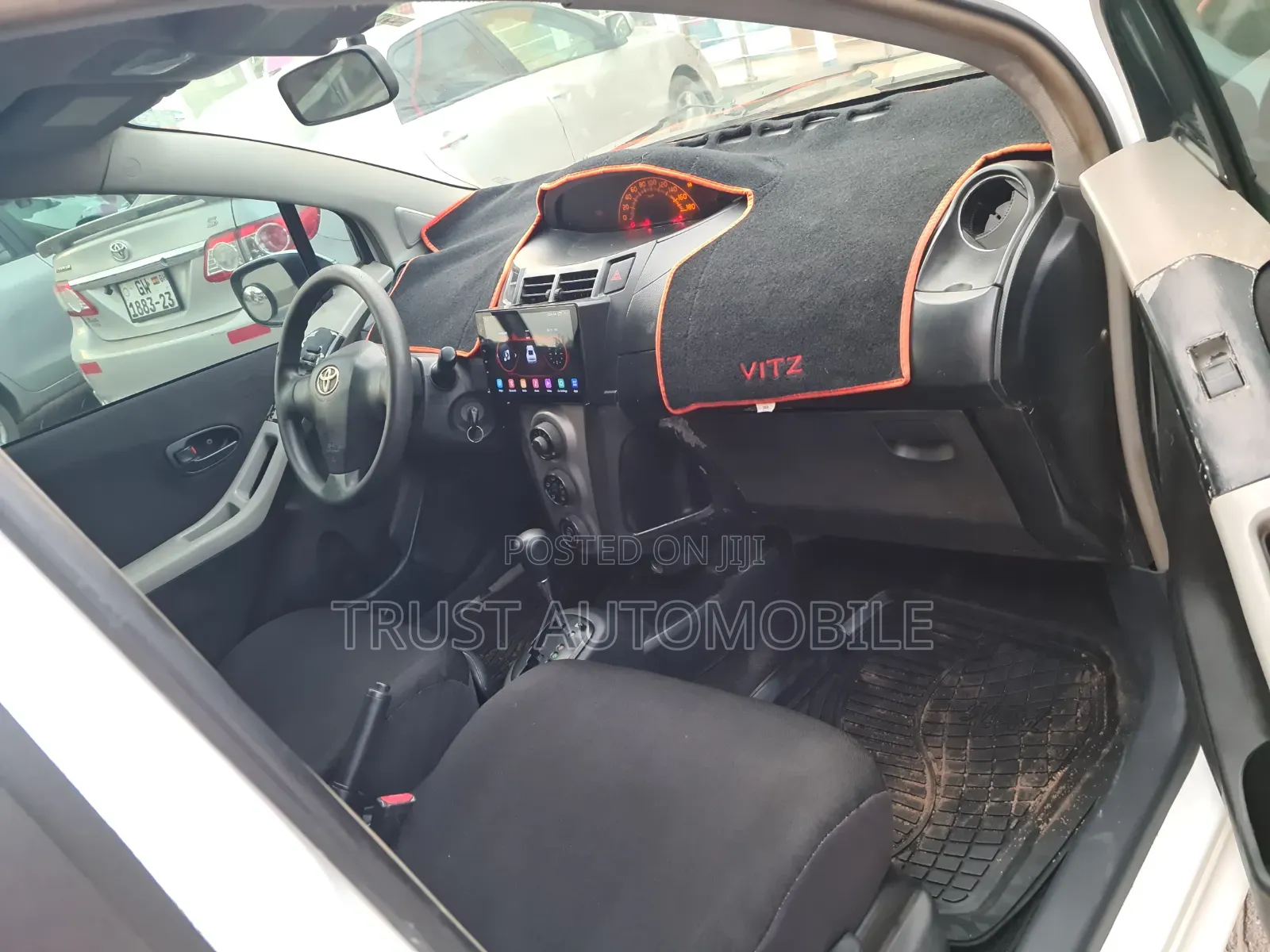 Toyota Vitz 2009 Off white