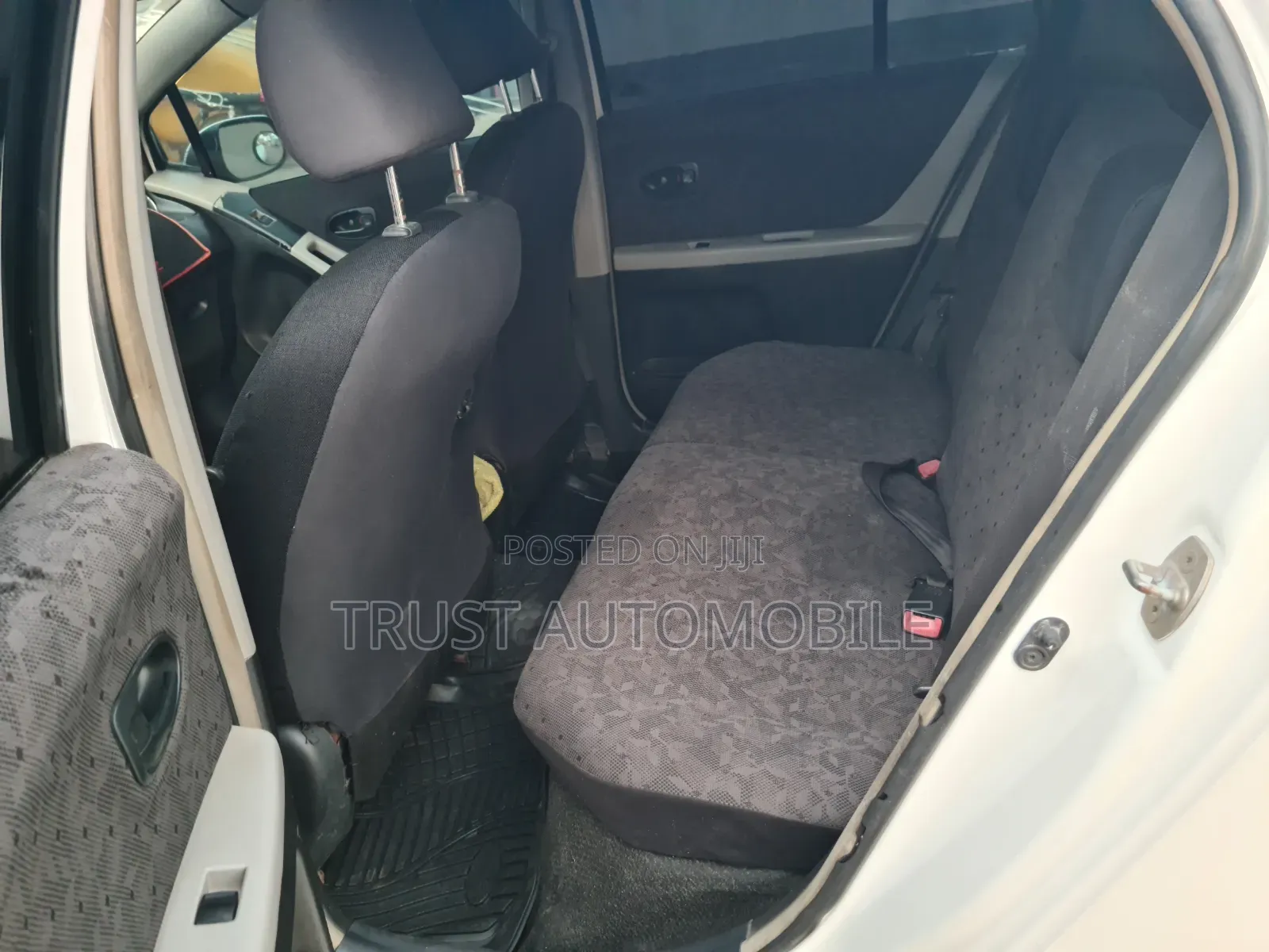 Toyota Vitz 2009 Off white