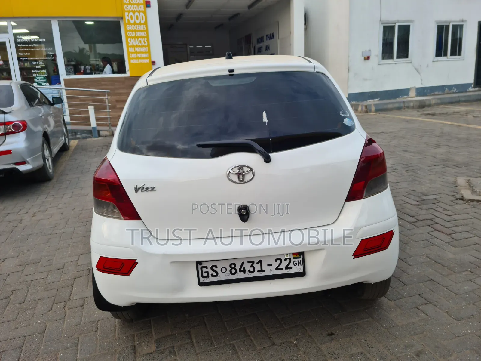 Toyota Vitz 2009 Off white