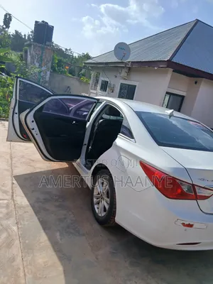 Hyundai Sonata SE 2.0T Sedan FWD (2.0L 4cyl 6A) 2012 White