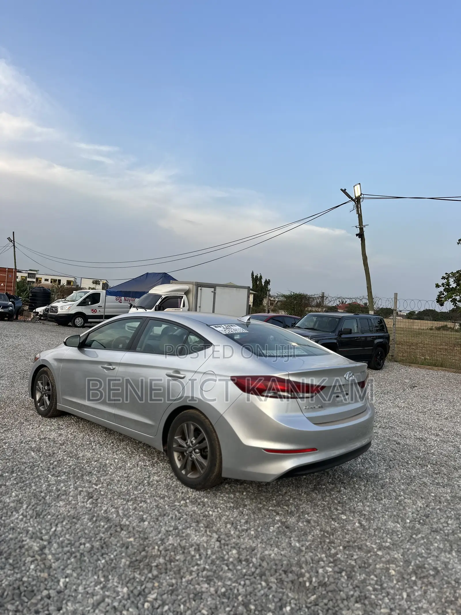 Hyundai Elantra SE Sedan FWD (2.0L 4cyl 6M) 2017 Silver