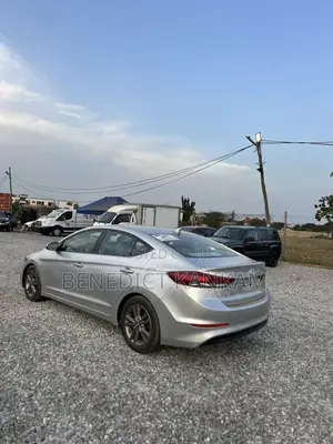 Hyundai Elantra SE Sedan FWD (2.0L 4cyl 6M) 2017 Silver