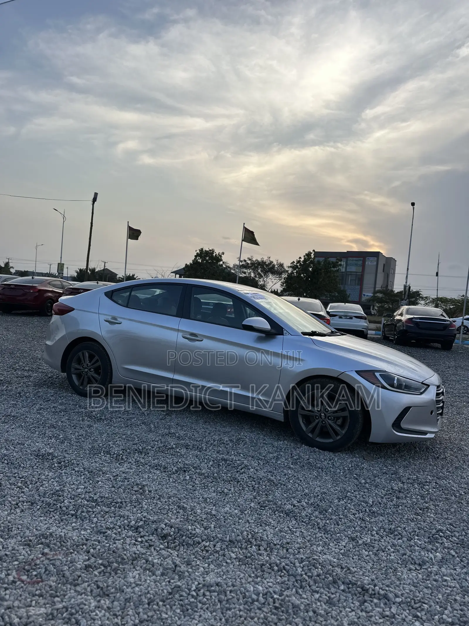 Hyundai Elantra SE Sedan FWD (2.0L 4cyl 6M) 2017 Silver