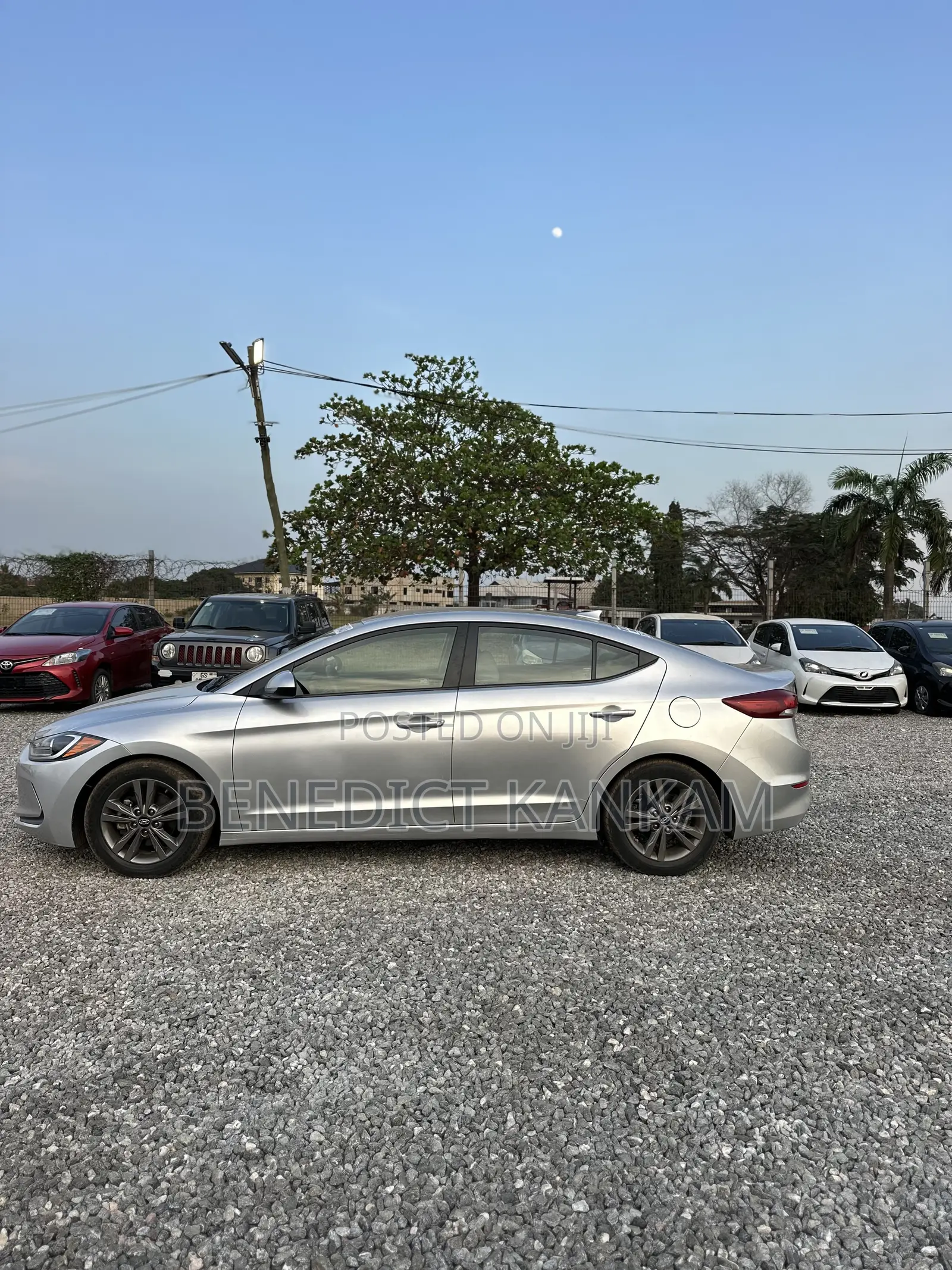 Hyundai Elantra SE Sedan FWD (2.0L 4cyl 6M) 2017 Silver