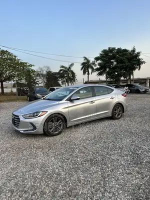 Hyundai Elantra SE Sedan FWD (2.0L 4cyl 6M) 2017 Silver