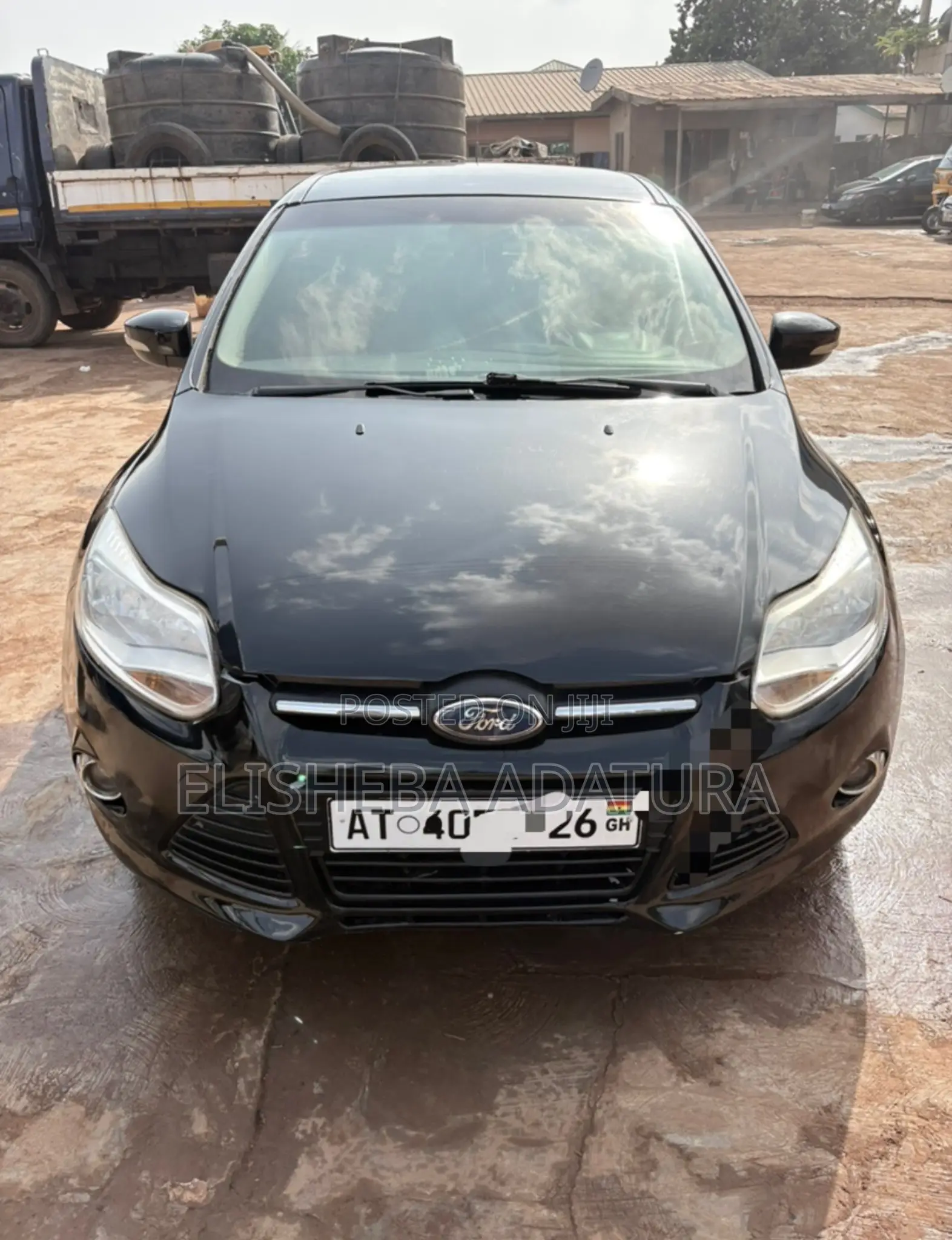 Ford Focus SEL Hatchback FWD (2.0L 4cyl 6A) 2012 Black