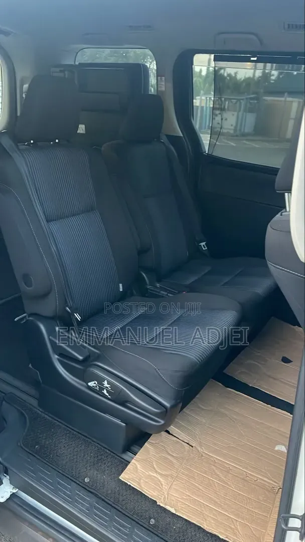 Toyota Voxy 2014 Pearl