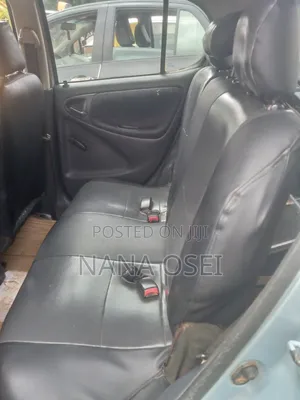 Toyota Yaris 2010 Silver