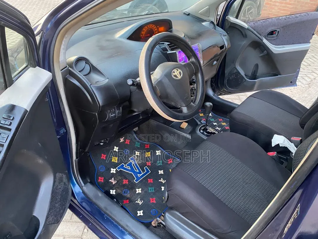 Toyota Vitz 2010