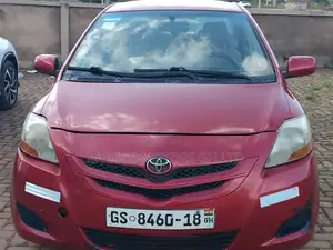 Toyota Yaris Base Sedan 4dr 2010 Red