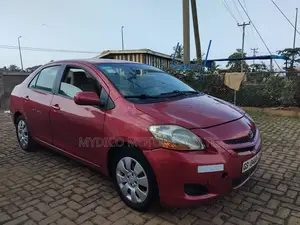Toyota Yaris Base Sedan 4dr 2010 Red