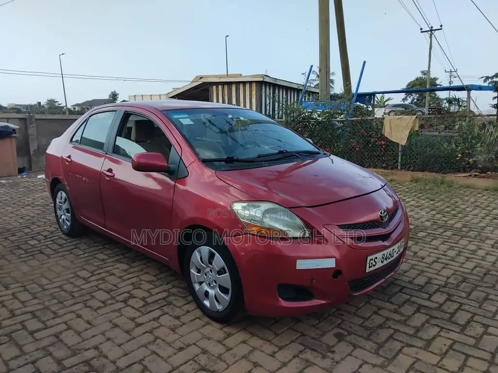 Toyota Yaris Base Sedan 4dr 2010 Red