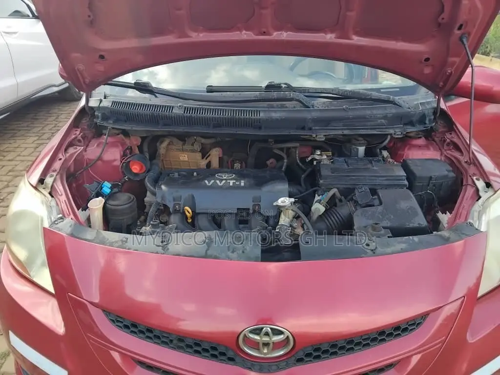 Toyota Yaris Base Sedan 4dr 2010 Red