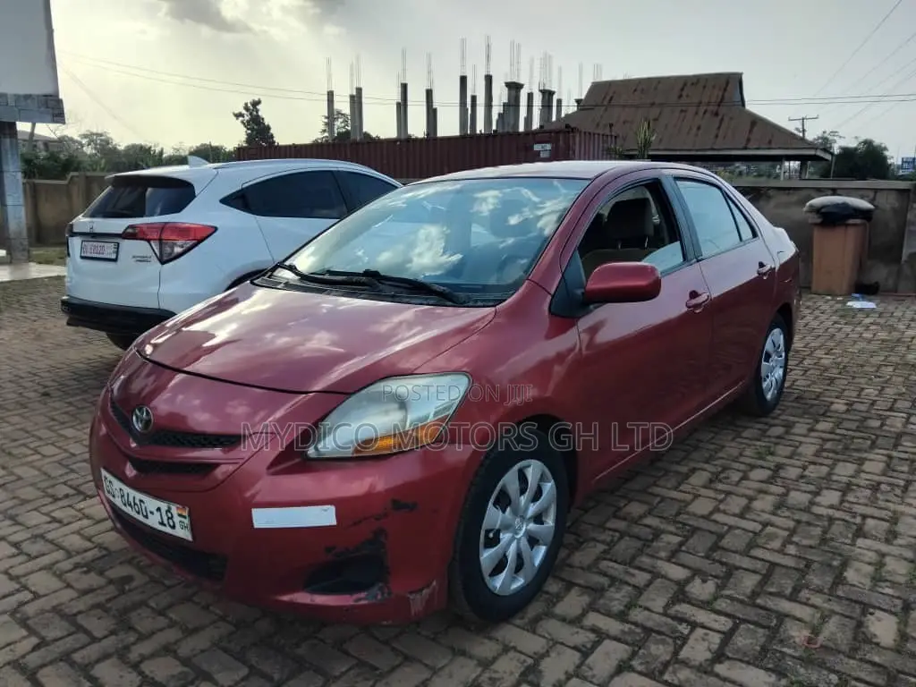 Toyota Yaris Base Sedan 4dr 2010 Red