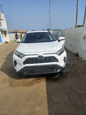 Toyota RAV4 XLE Premium 2026 White