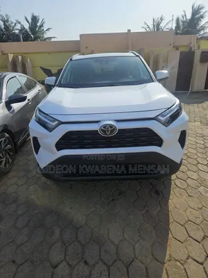Toyota RAV4 XLE Premium 2026 White