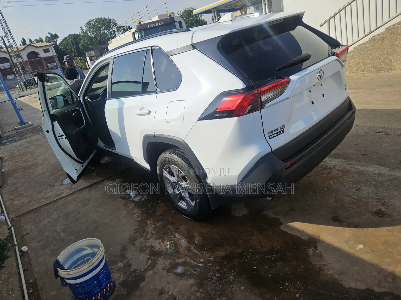 Toyota RAV4 XLE Premium 2026 White