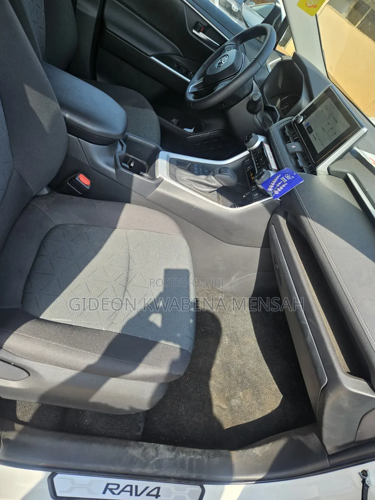 Toyota RAV4 XLE Premium 2026 White