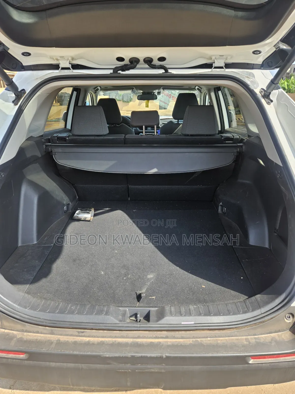 Toyota RAV4 XLE Premium 2026 White