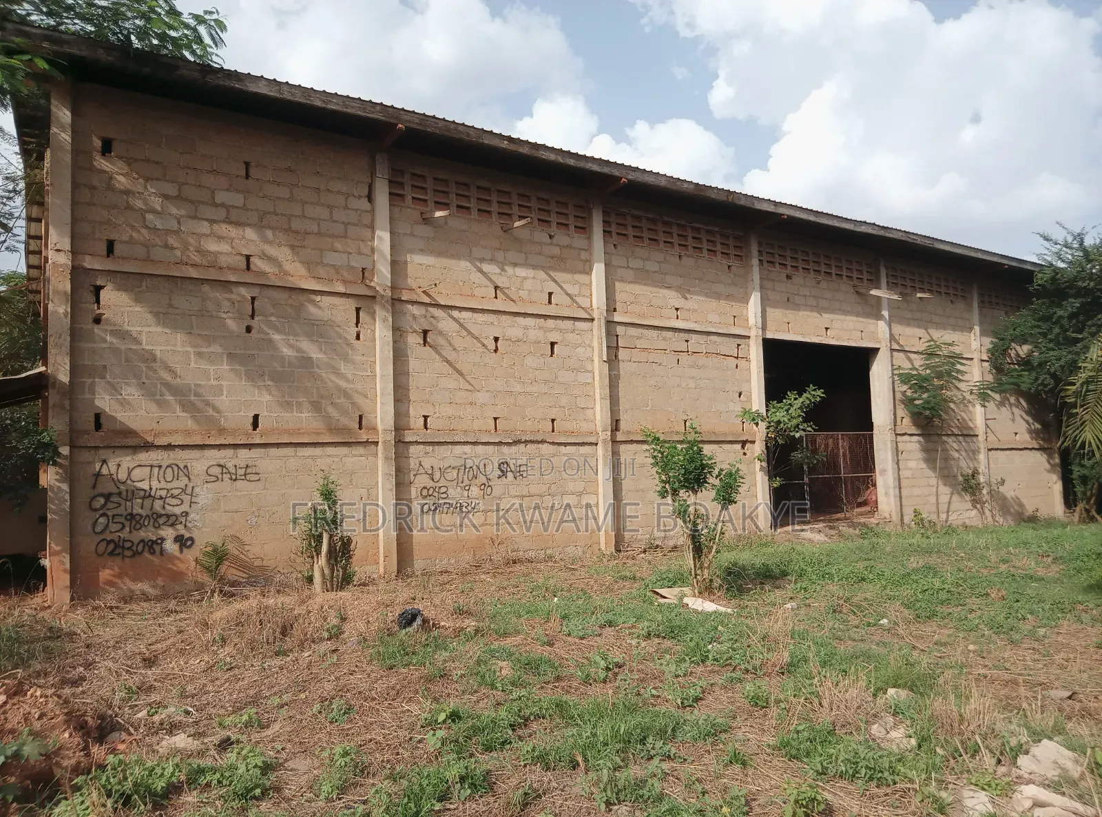 Warehouse for Sale at Santasi Kotwi