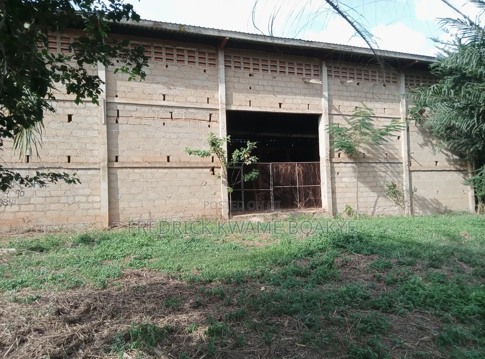 Warehouse for Sale at Santasi Kotwi