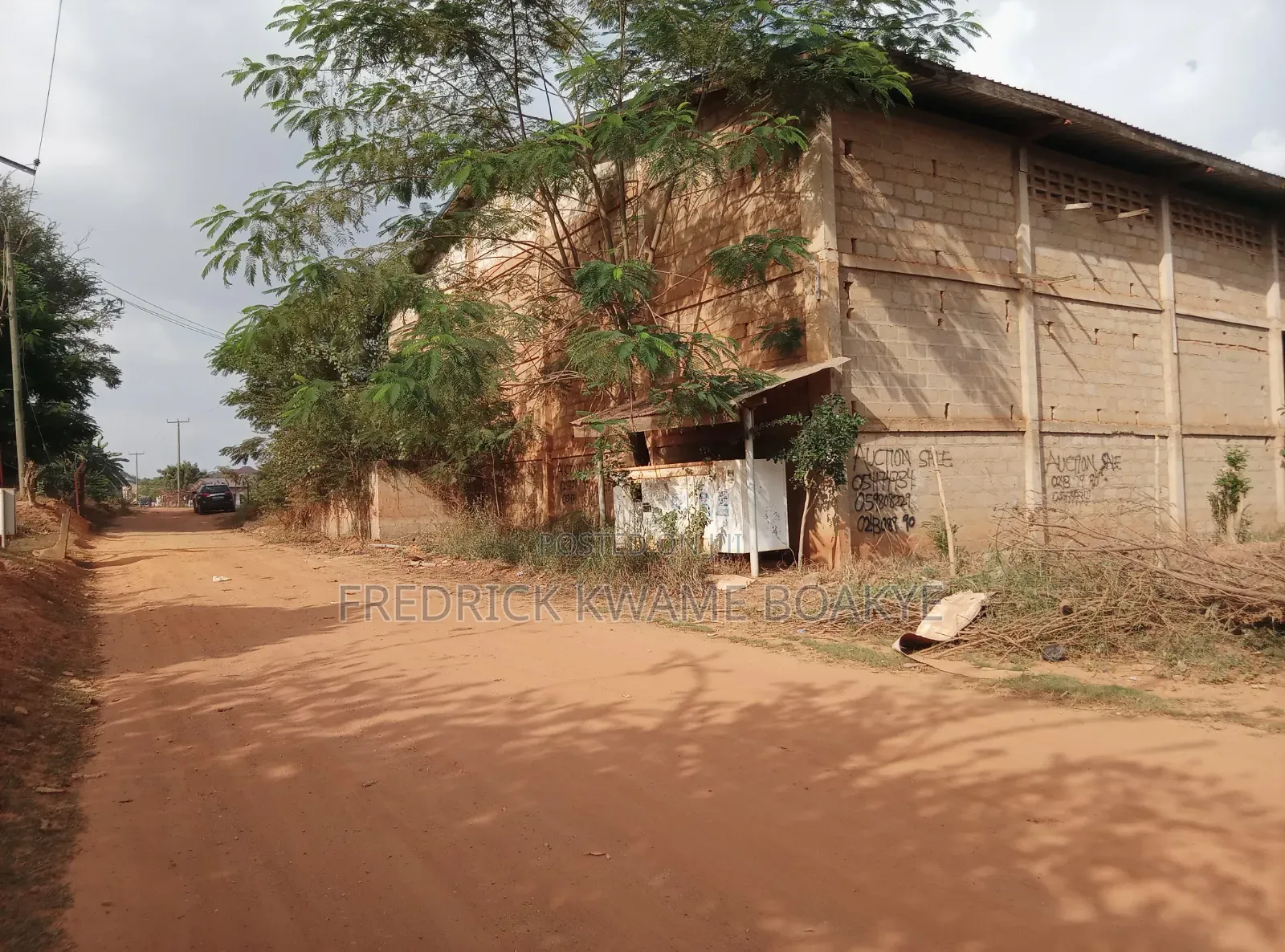 Warehouse for Sale at Santasi Kotwi