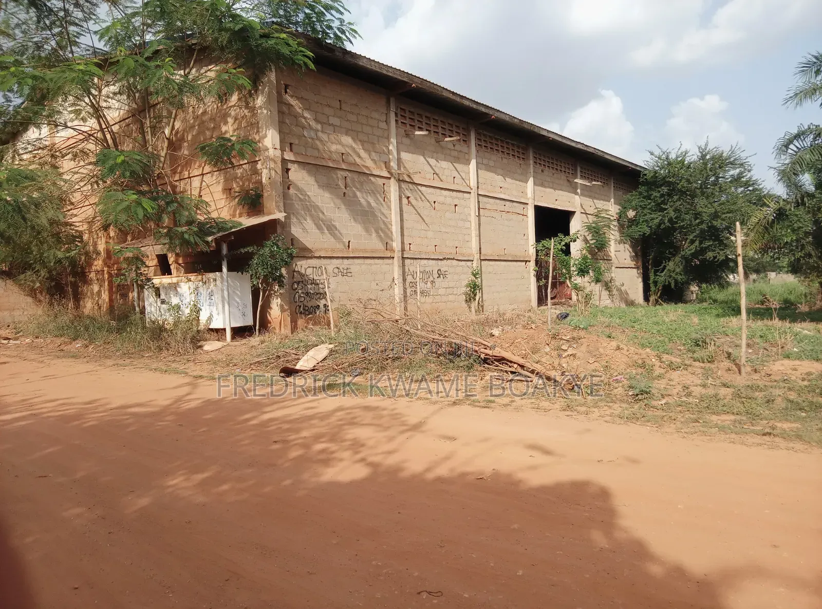 Warehouse for Sale at Santasi Kotwi
