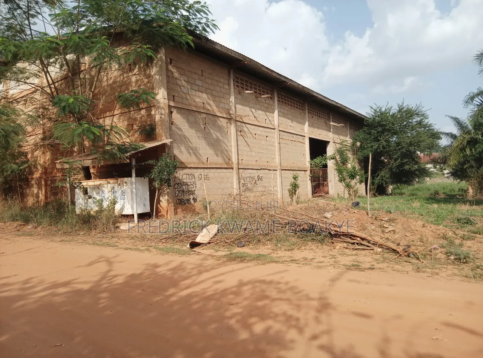 Warehouse for Sale at Santasi Kotwi