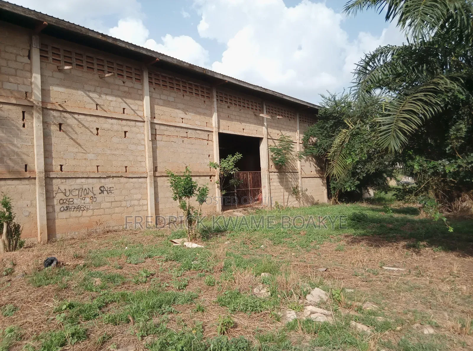 Warehouse for Sale at Santasi Kotwi