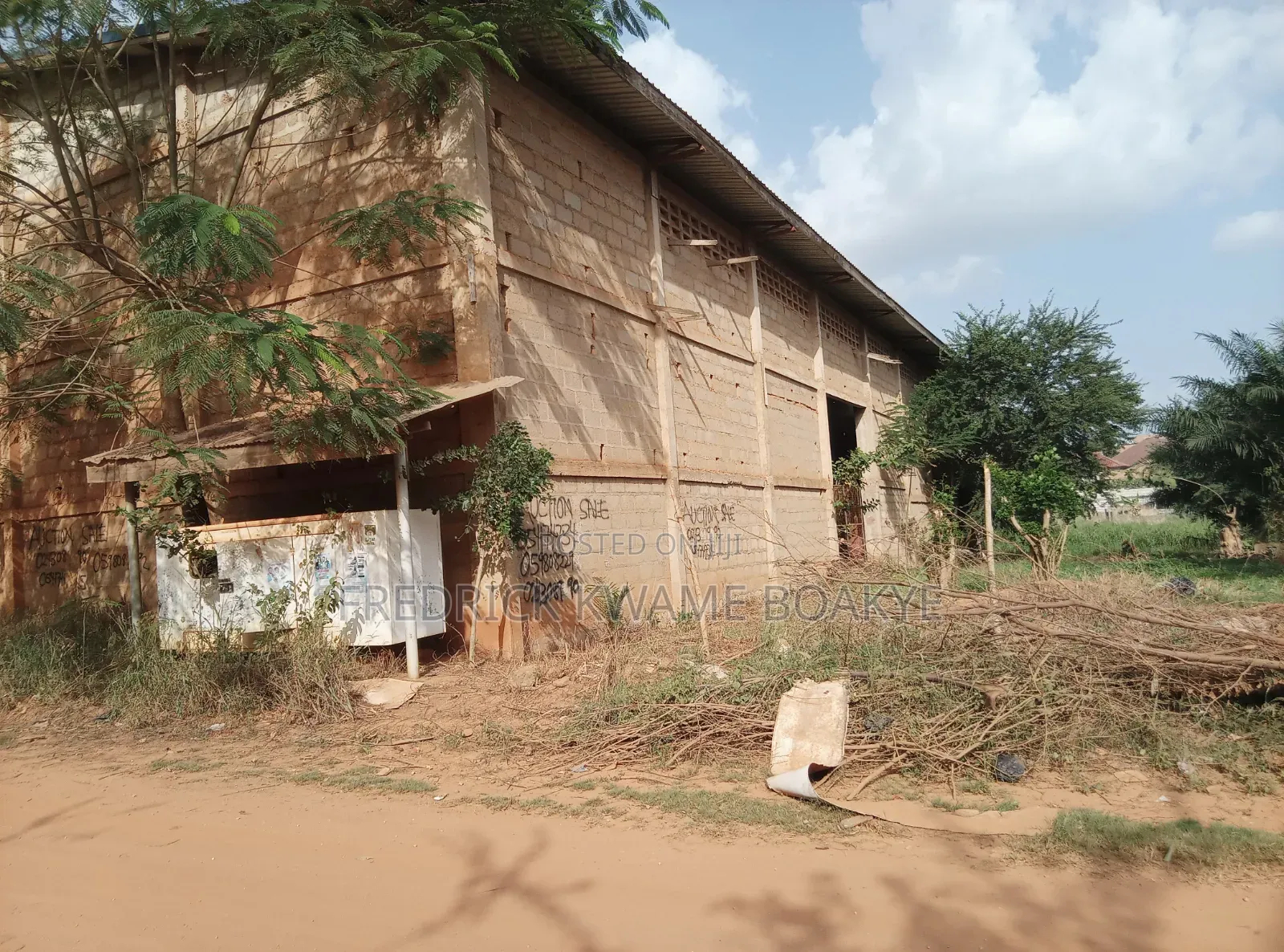 Warehouse for Sale at Santasi Kotwi