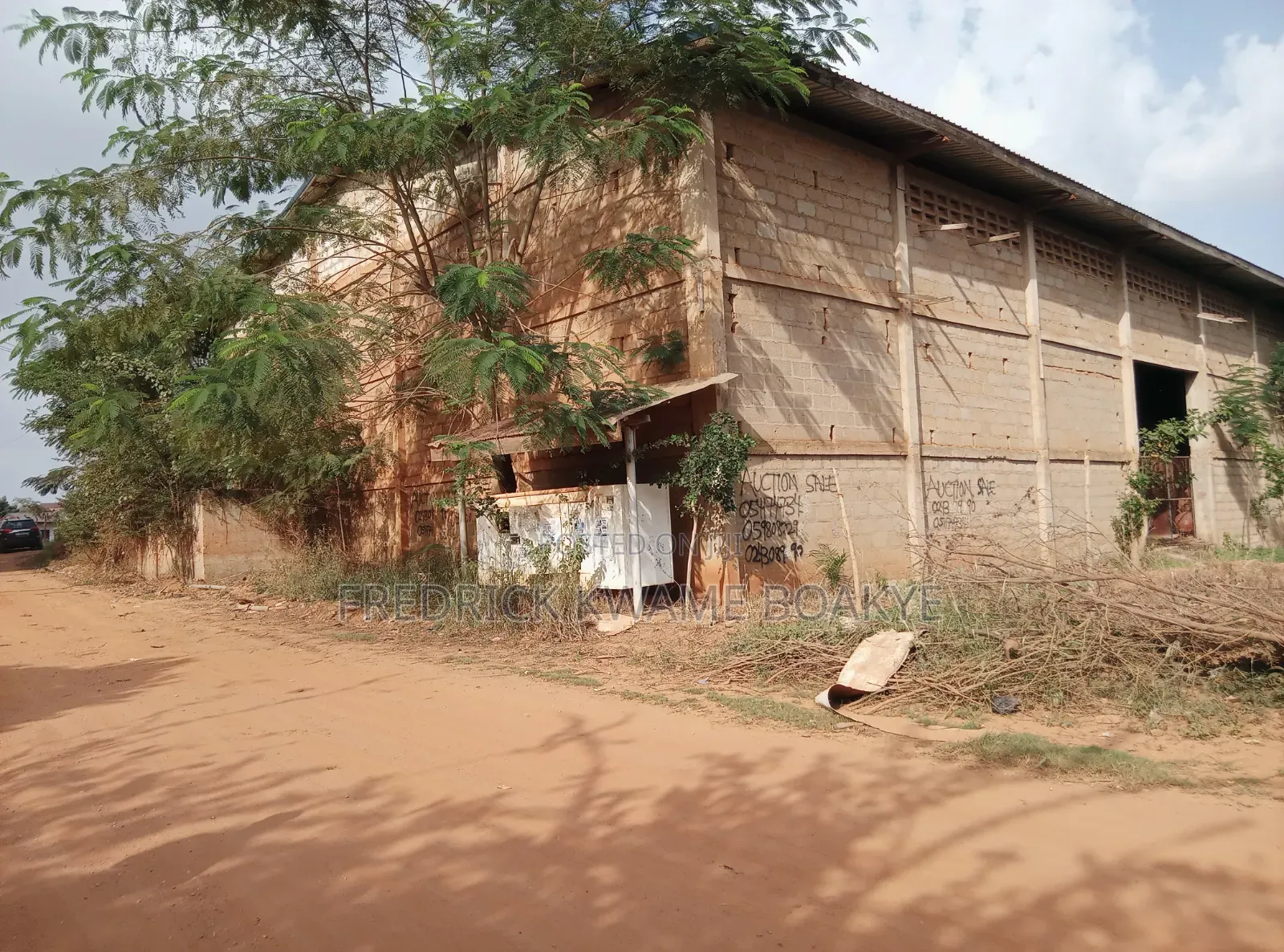 Warehouse for Sale at Santasi Kotwi