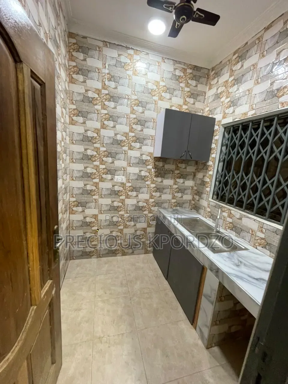 1bdrm Room & Parlour in Adenta Commandos for rent
