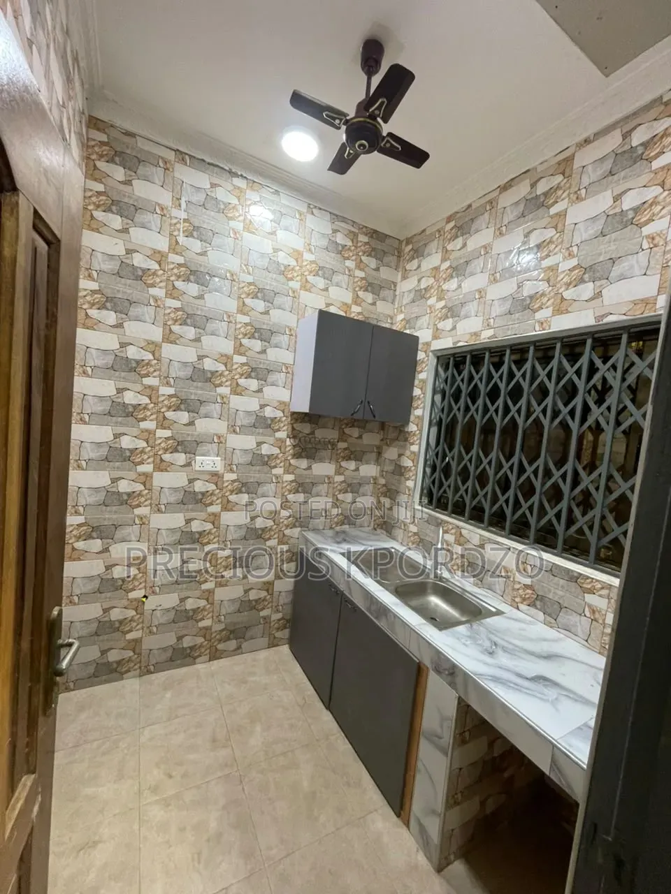 1bdrm Room & Parlour in Adenta Commandos for rent