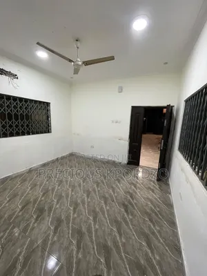 1bdrm Room & Parlour in Adenta Commandos for rent