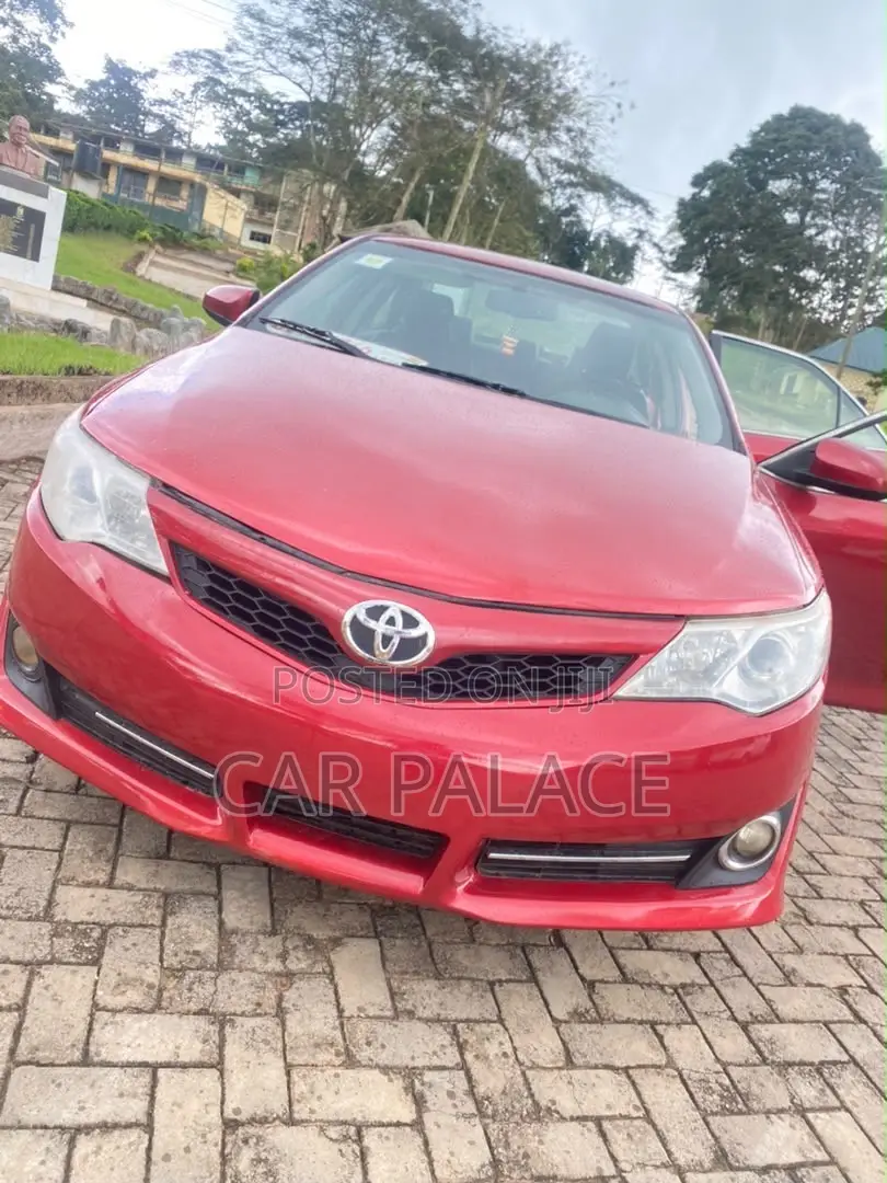 Toyota Camry SE 4dr Sedan (2.5L 4cyl 6A) 2014 Red