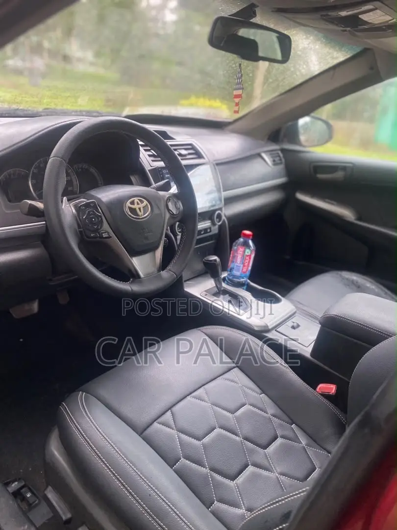 Toyota Camry SE 4dr Sedan (2.5L 4cyl 6A) 2014 Red