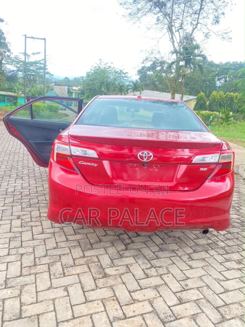 Toyota Camry SE 4dr Sedan (2.5L 4cyl 6A) 2014 Red