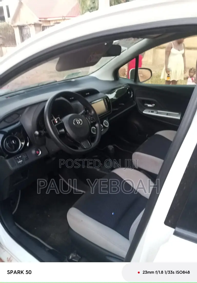 Toyota Vitz 2015 Pearl