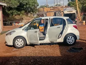 Toyota Vitz 2015 Pearl
