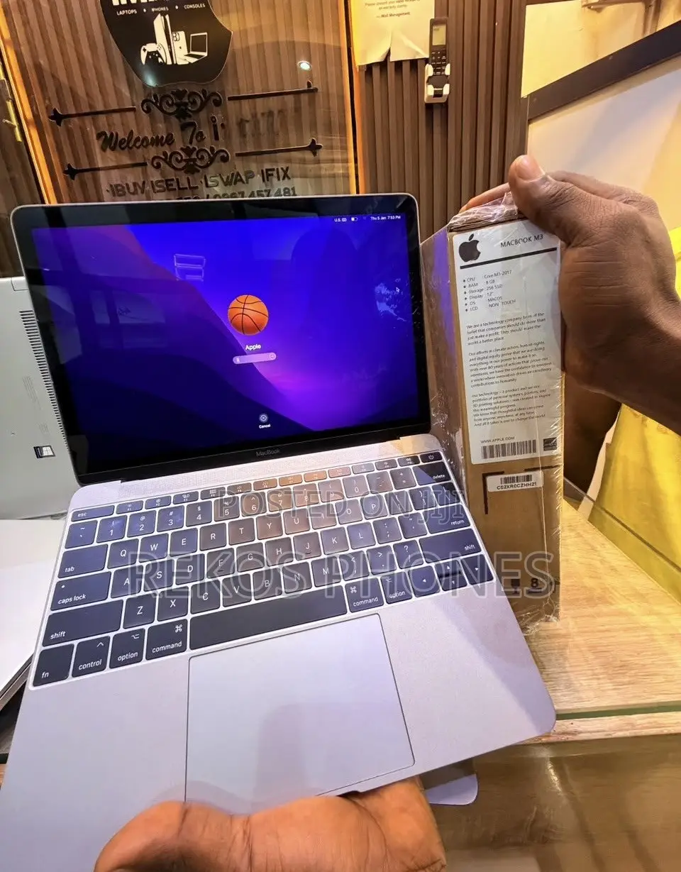 New Laptop Apple MacBook Air 2017 8GB Intel Core M3 SSD 256GB