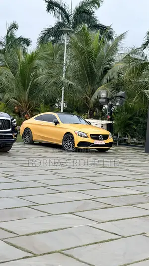 Mercedes-Benz C300 Base 4Matic Coupe AWD (2.0L 4cyl 7A) 2017 Yellow