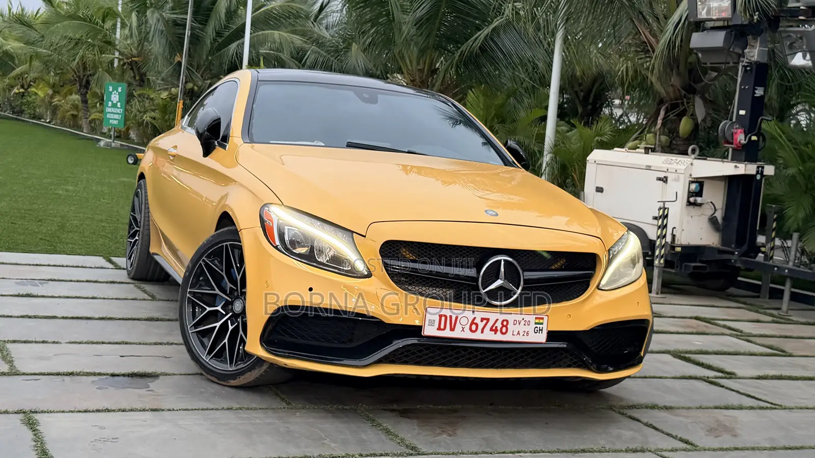 Mercedes-Benz C300 Base 4Matic Coupe AWD (2.0L 4cyl 7A) 2017 Yellow