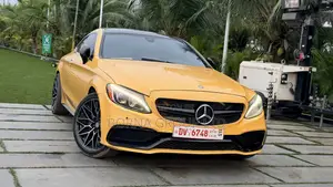 Mercedes-Benz C300 Base 4Matic Coupe AWD (2.0L 4cyl 7A) 2017 Yellow