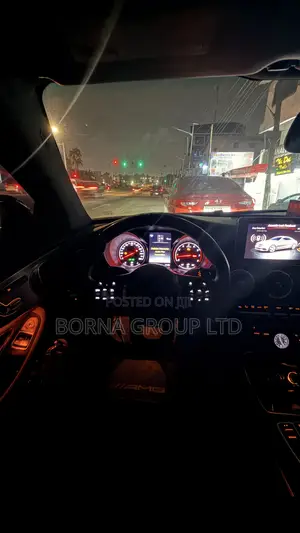 Mercedes-Benz C300 Base 4Matic Coupe AWD (2.0L 4cyl 7A) 2017 Yellow