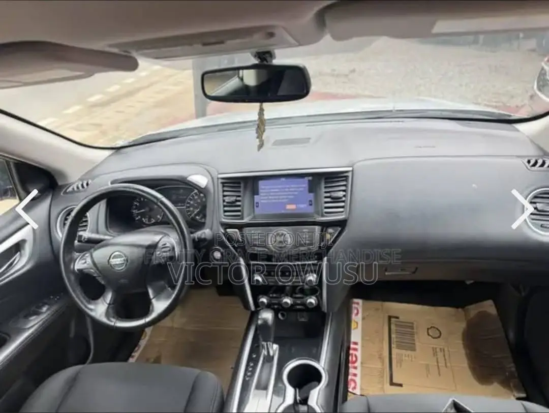 Nissan Pathfinder 2020 Silver