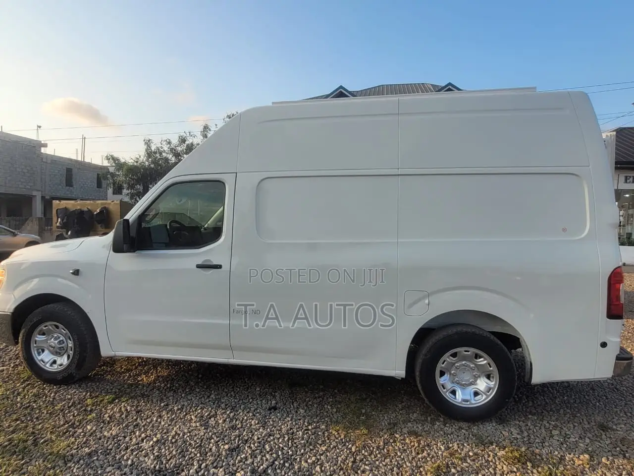 Nissan Caravan (Urvan) 2017 White