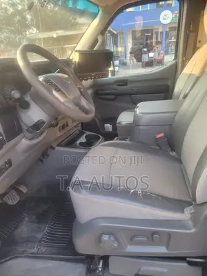 Nissan Caravan (Urvan) 2017 White