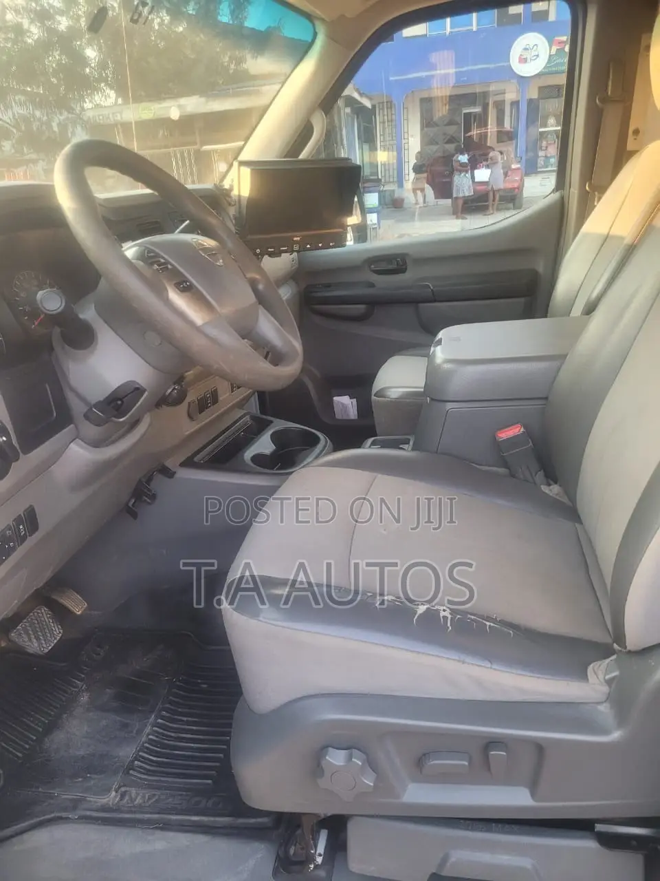 Nissan Caravan (Urvan) 2017 White