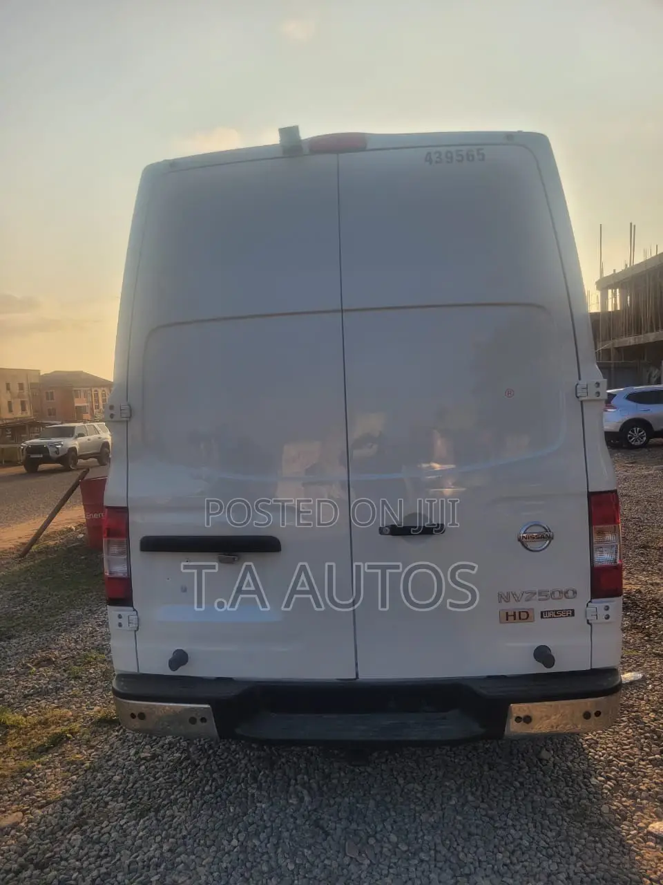 Nissan Caravan (Urvan) 2017 White