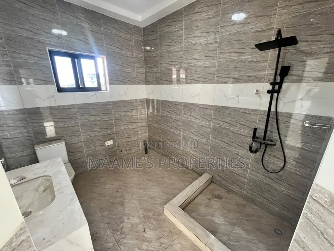 3bdrm Duplex in East Legon for rent